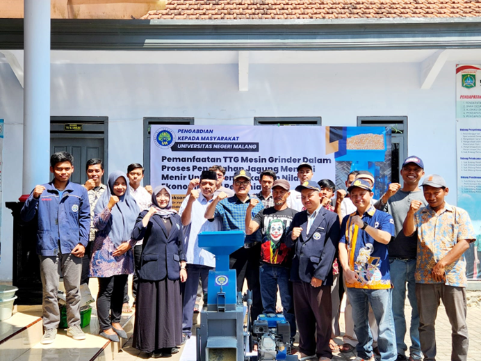 UNIVERSITAS NEGERI MALANG MELATIH KELOMPOK PETANI JAGUNG DAN PETERNAK UNGGAS DESA TEMPURSARI KECAMATAN DONOMULYO KABUPATEN MALANG